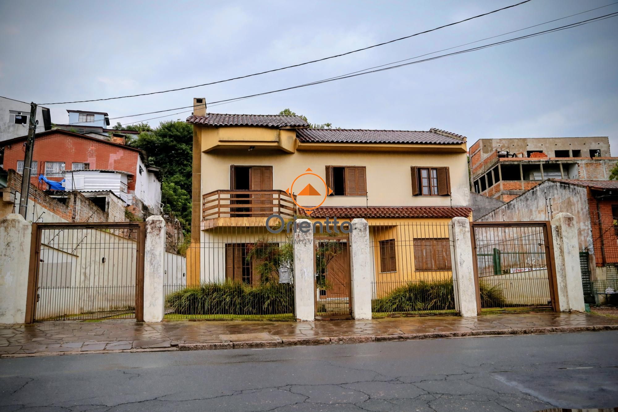 Casa, 3 dormitórios no bairro Nonoai em Porto Alegre para Comprar