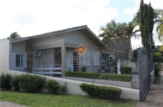 Casa com 200m², 4 dormitórios no bairro Espírito Santo em Porto Alegre para Comprar
