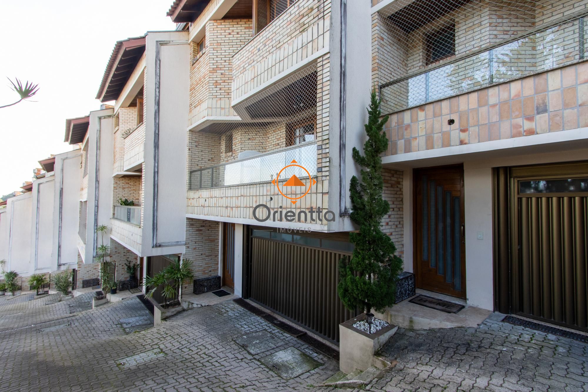 Casa de Condomínio, 3 dormitórios no bairro Ipanema em Porto Alegre para Comprar