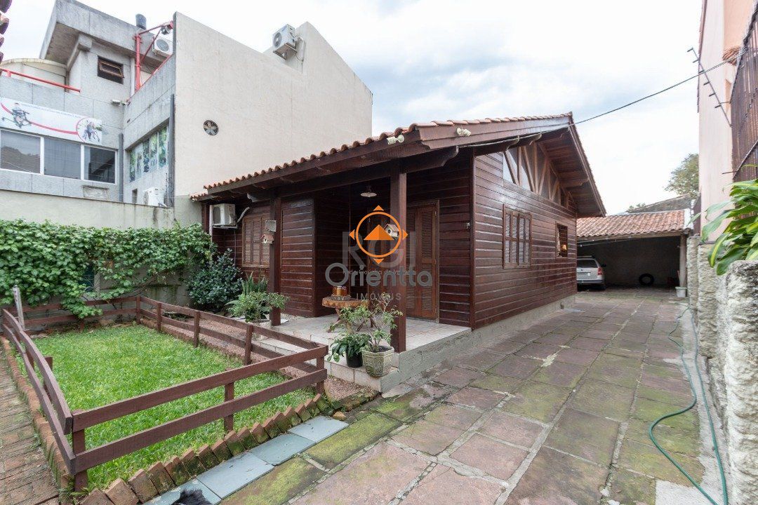 Casa, 2 dormitórios no bairro Cristal em Porto Alegre para Comprar