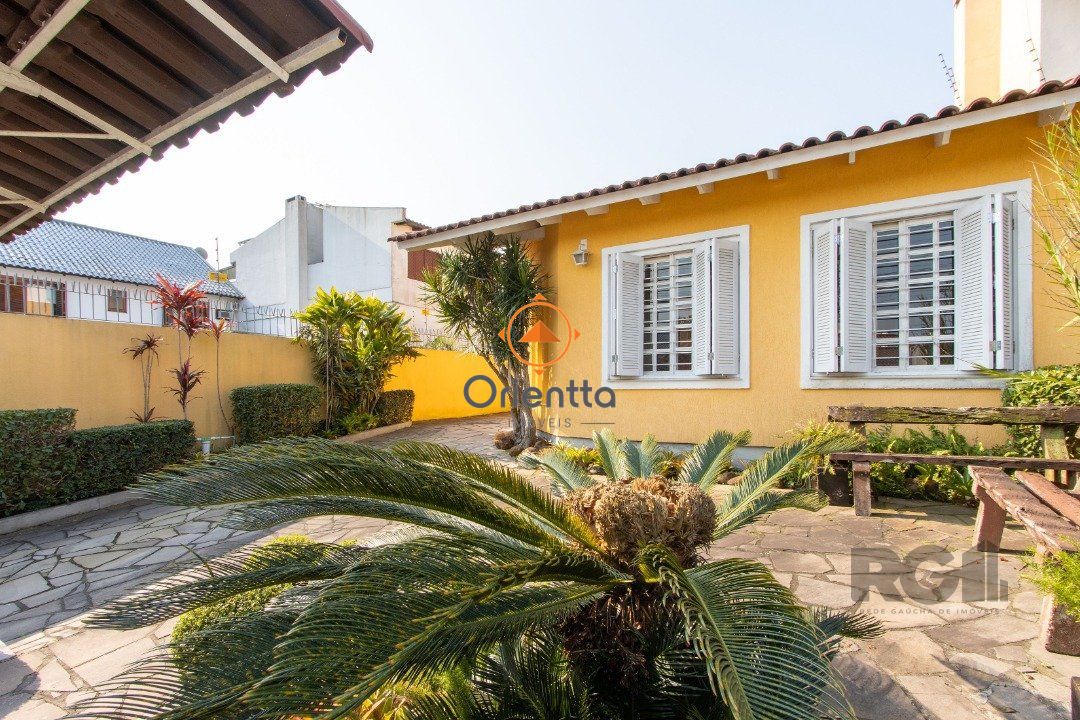 Casa, 4 dormitórios no bairro Espírito Santo em Porto Alegre para Comprar