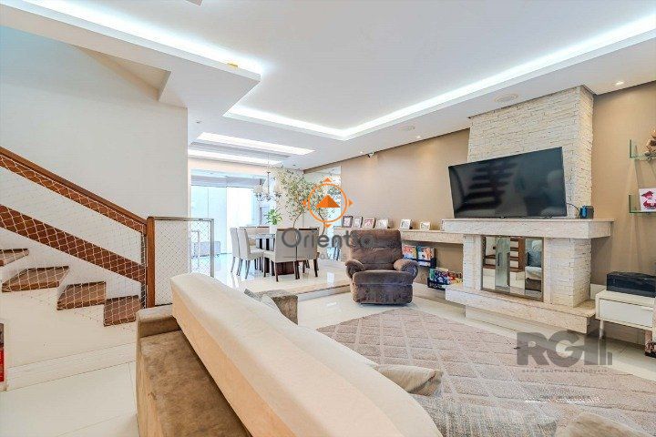 Casa com 210m², 3 dormitórios no bairro Tristeza em Porto Alegre para Comprar