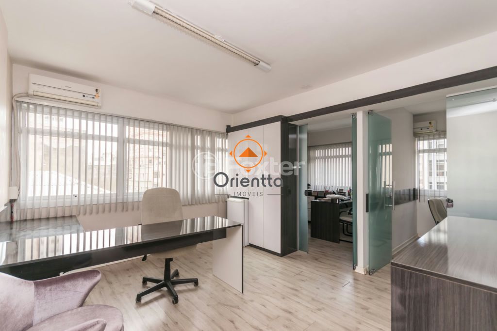 Sala Comercial, 1 dormitório no bairro Centro Histórico em Porto Alegre para Comprar
