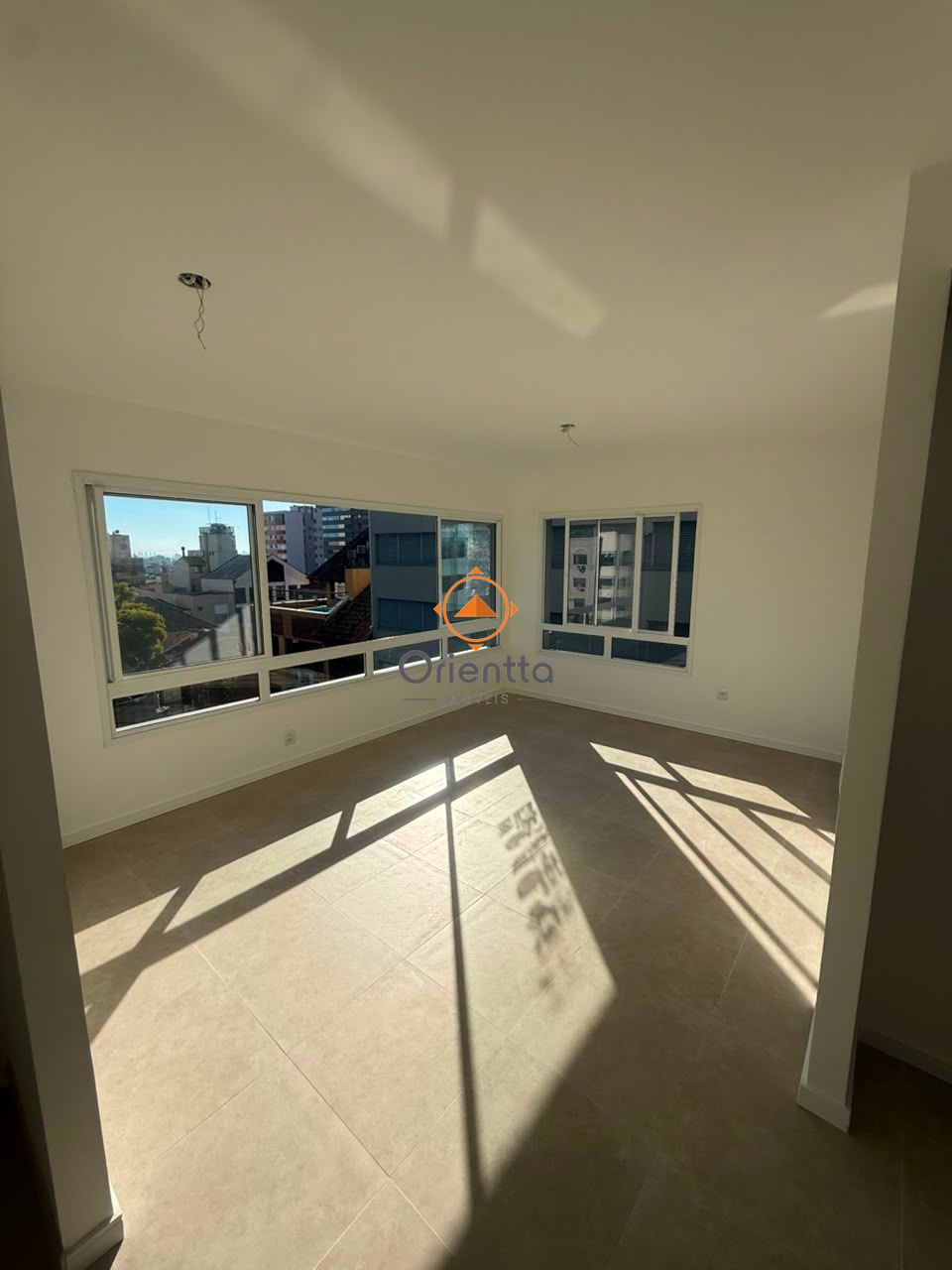 Apartamento, 2 dormitórios no bairro Moinhos de Vento em Porto Alegre para Comprar