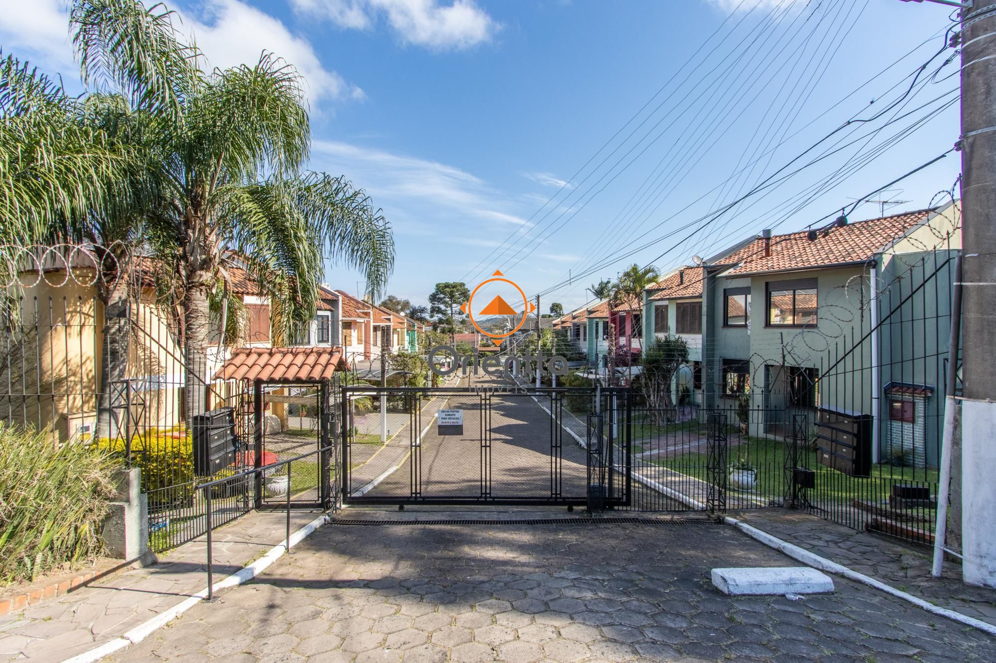 Casa de Condomínio, 3 dormitórios no bairro Hípica em Porto Alegre para Comprar