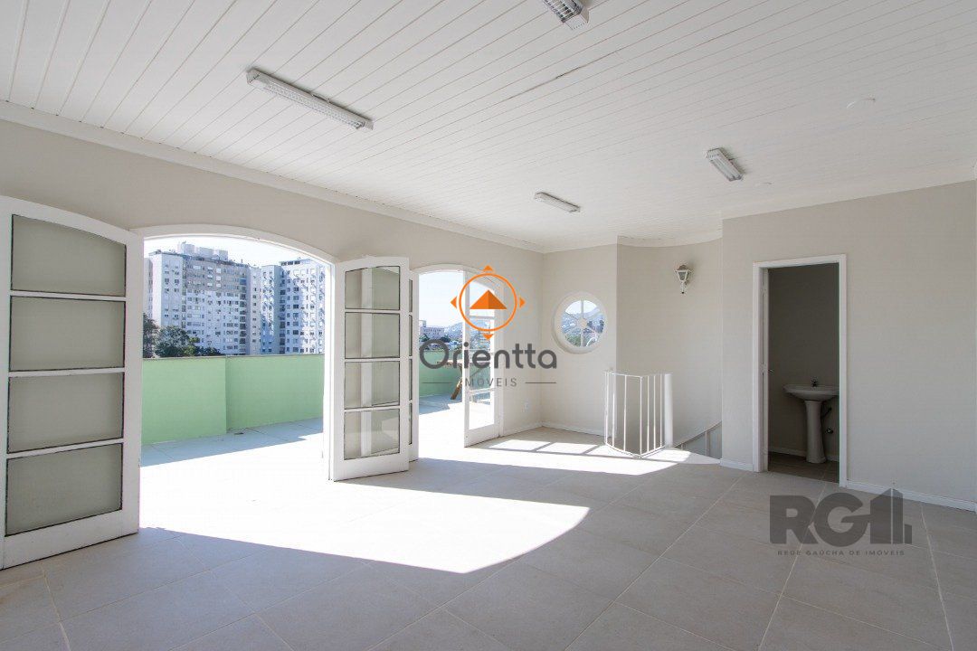 Cobertura, 2 dormitórios no bairro Cristal em Porto Alegre para Comprar