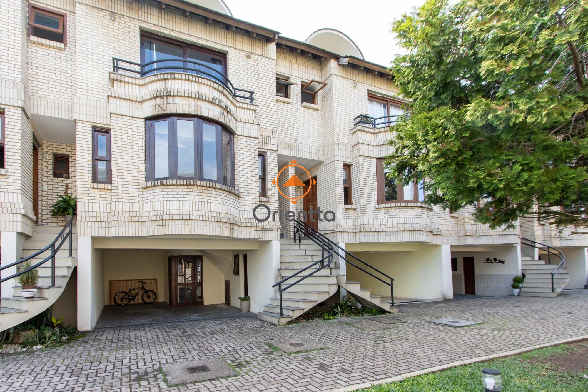 Casa de Condomínio, 3 dormitórios no bairro Cristal em Porto Alegre para Comprar