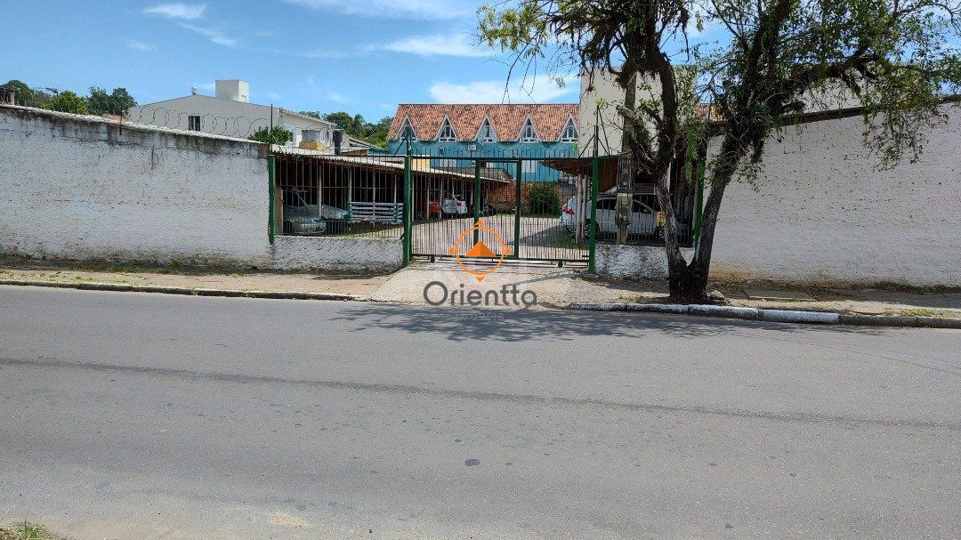 Terreno com 700m² no bairro Camaquã em Porto Alegre para Comprar