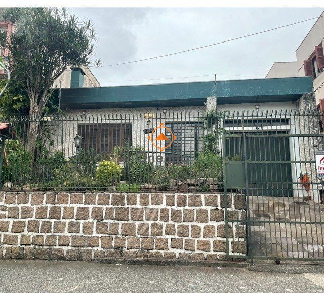 Casa com 300m², 3 dormitórios no bairro Medianeira em Porto Alegre para Comprar