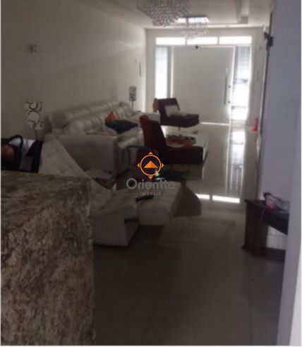Casa com 100m², 4 dormitórios no bairro Medianeira em Porto Alegre para Comprar
