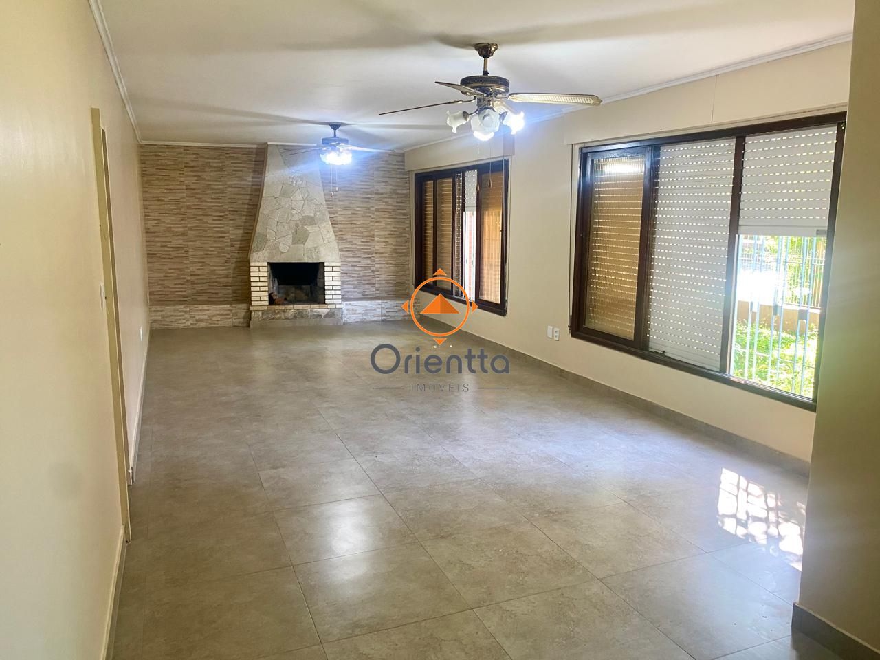 Casa, 4 dormitórios no bairro Partenon em Porto Alegre para Comprar