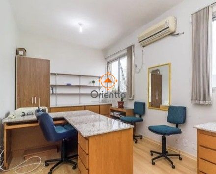 Sala Comercial, 1 dormitório no bairro Floresta em Porto Alegre para Comprar