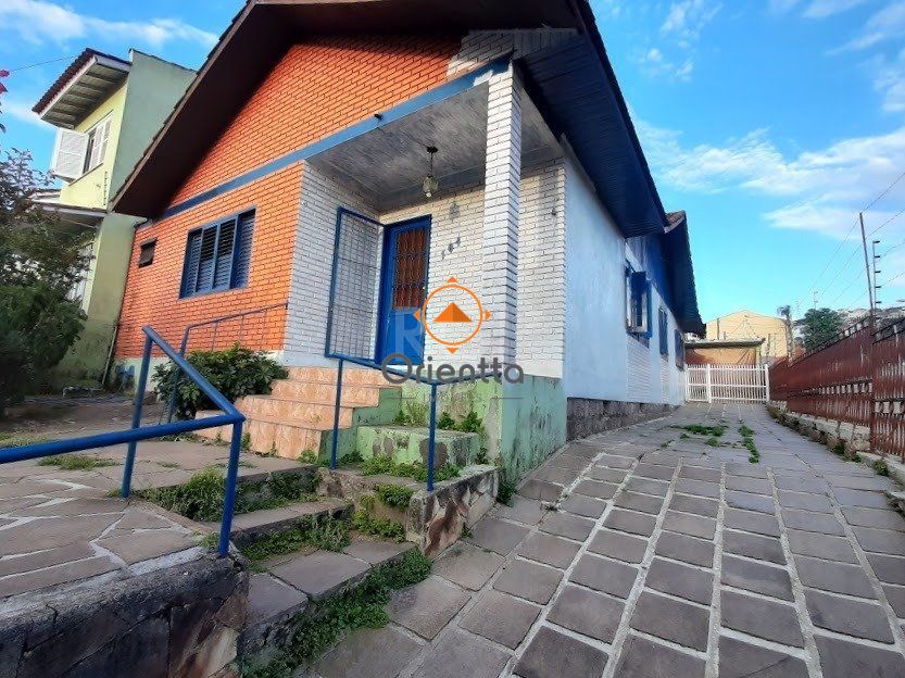 Casa com 184m², 4 dormitórios no bairro Cavalhada em Porto Alegre para Comprar