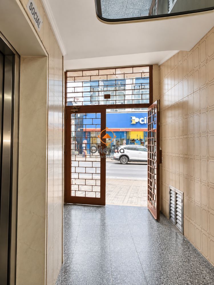 Sala Comercial, 1 dormitório no bairro Centro Histórico em Porto Alegre para Comprar