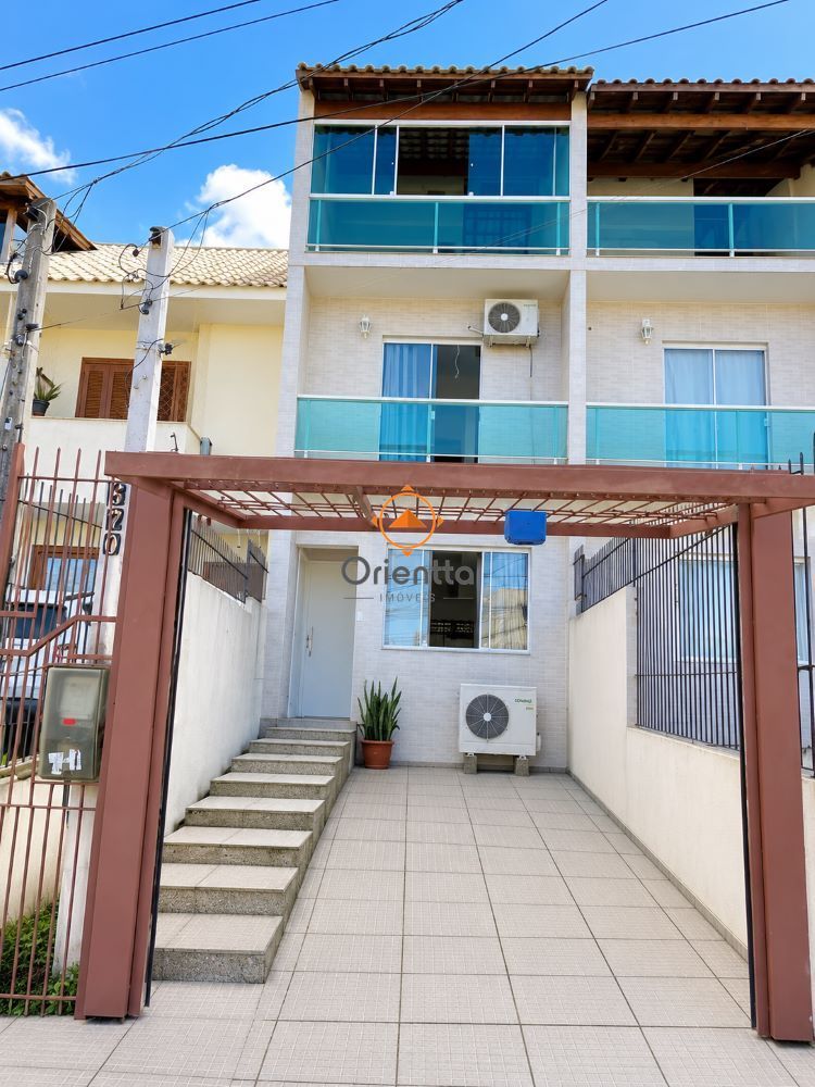 Casa, 2 dormitórios no bairro Guarujá em Porto Alegre para Comprar