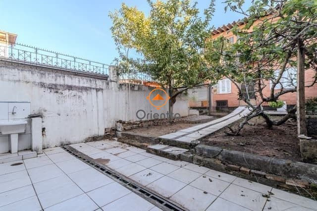Casa, 4 dormitórios no bairro Partenon em Porto Alegre para Comprar