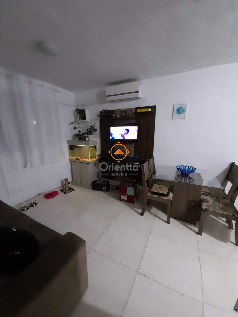 Apartamento, 2 dormitórios no bairro Mário Quintana em Porto Alegre para Comprar
