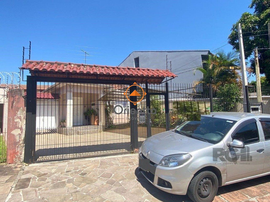 Casa com 100m², 3 dormitórios no bairro Camaquã em Porto Alegre para Comprar