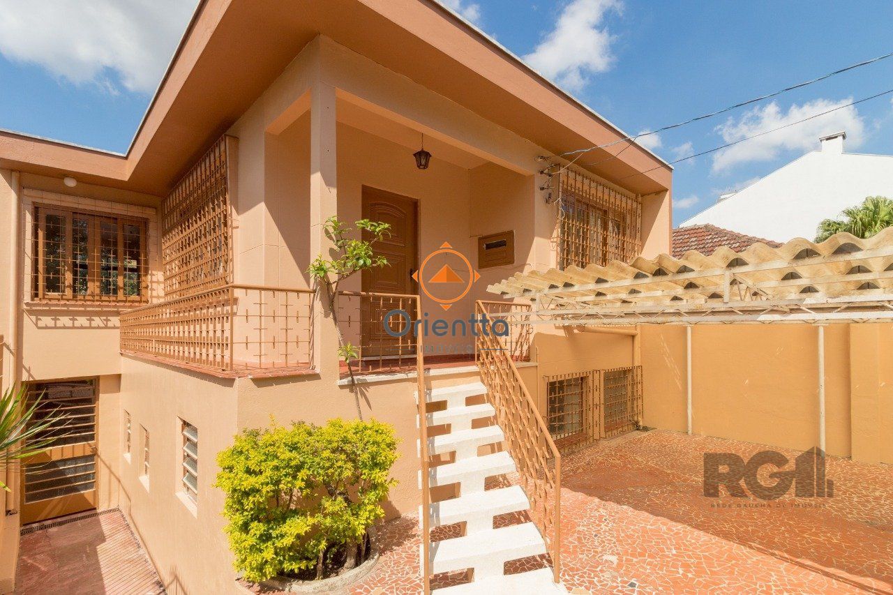 Casa com 200m², 4 dormitórios no bairro Cristo Redentor em Porto Alegre para Comprar