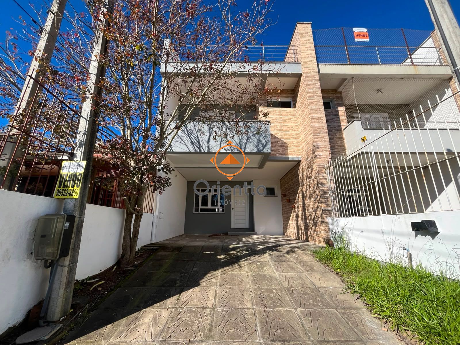 Casa, 3 dormitórios no bairro Guarujá em Porto Alegre para Comprar