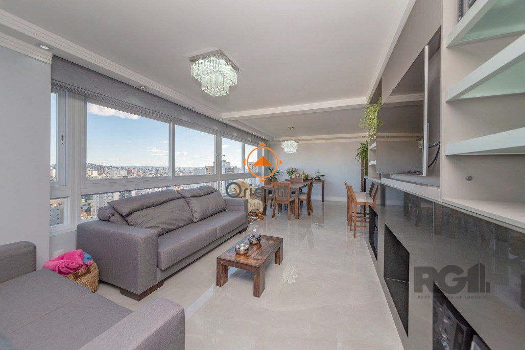Apartamento, 4 dormitórios no bairro Rio Branco em Porto Alegre para Comprar