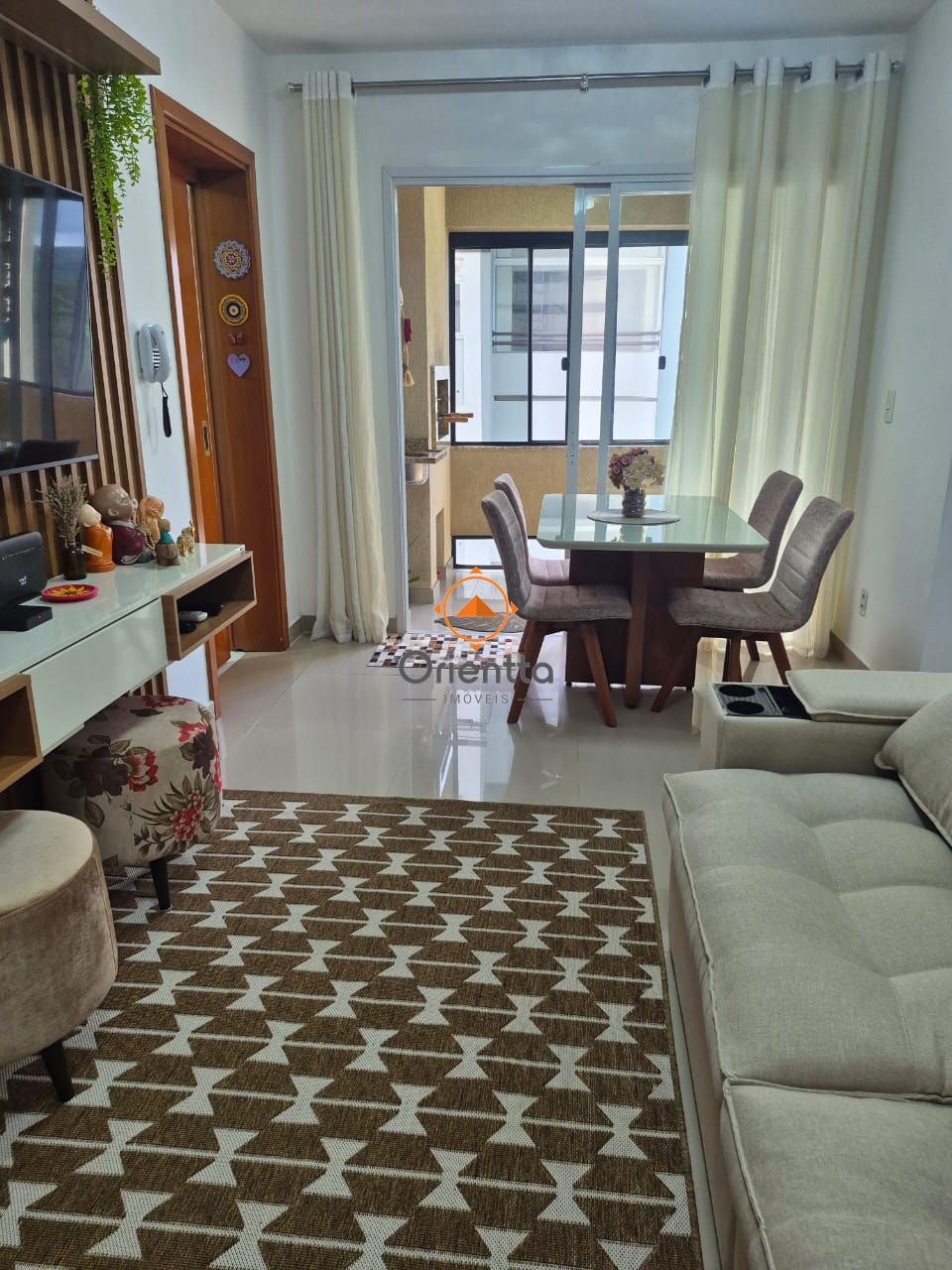 Apartamento, 2 dormitórios no bairro Vila Nova em Porto Alegre para Comprar