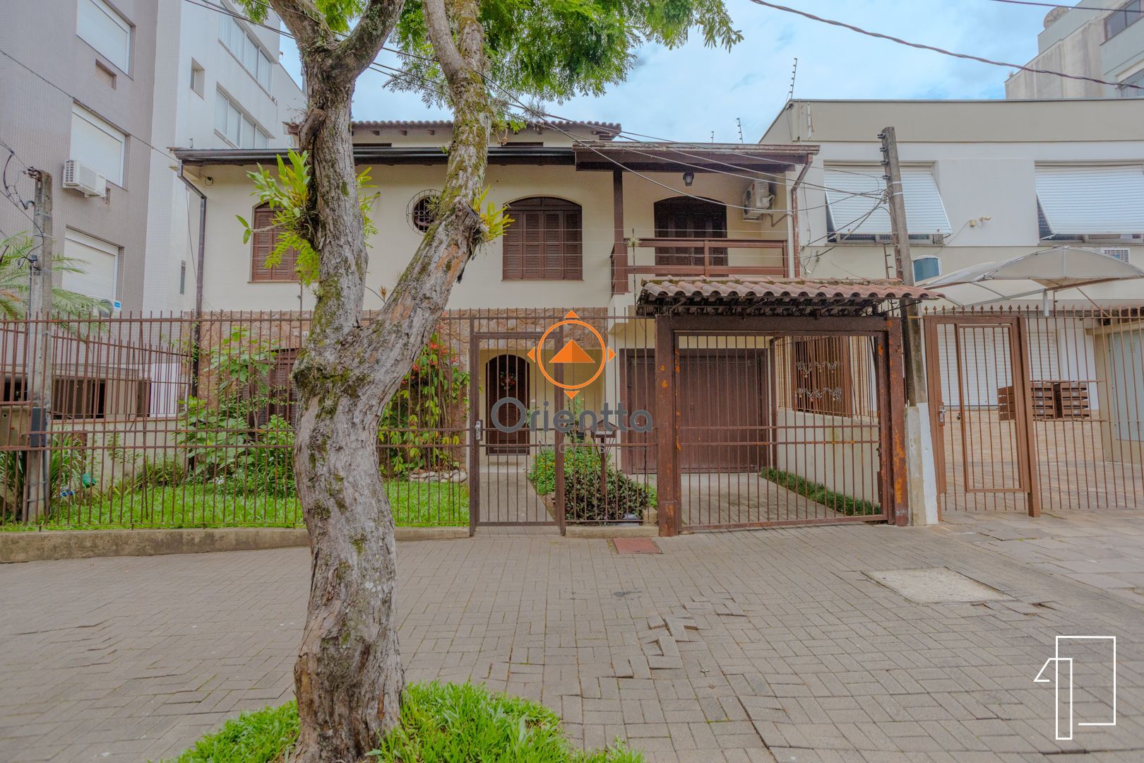 Casa, 21 dormitórios no bairro Jardim Botânico em Porto Alegre para Comprar