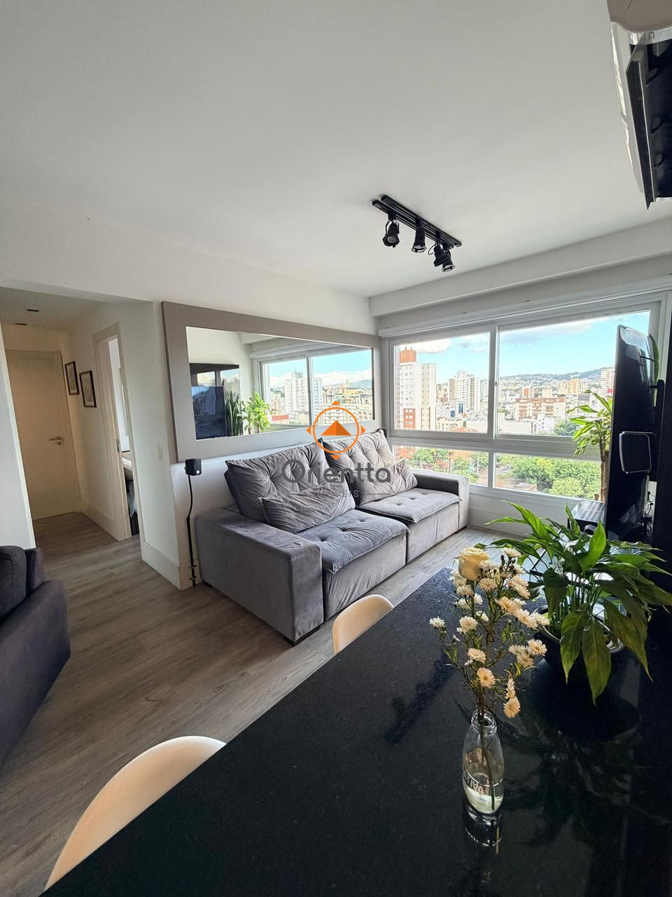 Apartamento, 2 dormitórios no bairro Santana em Porto Alegre para Comprar