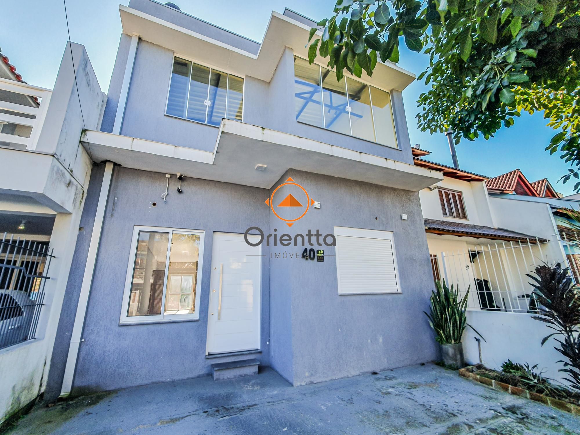 Casa, 3 dormitórios no bairro Hípica em Porto Alegre para Comprar