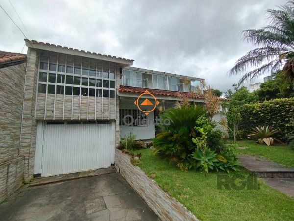 Casa com 325m², 6 dormitórios no bairro Ipanema em Porto Alegre para Comprar