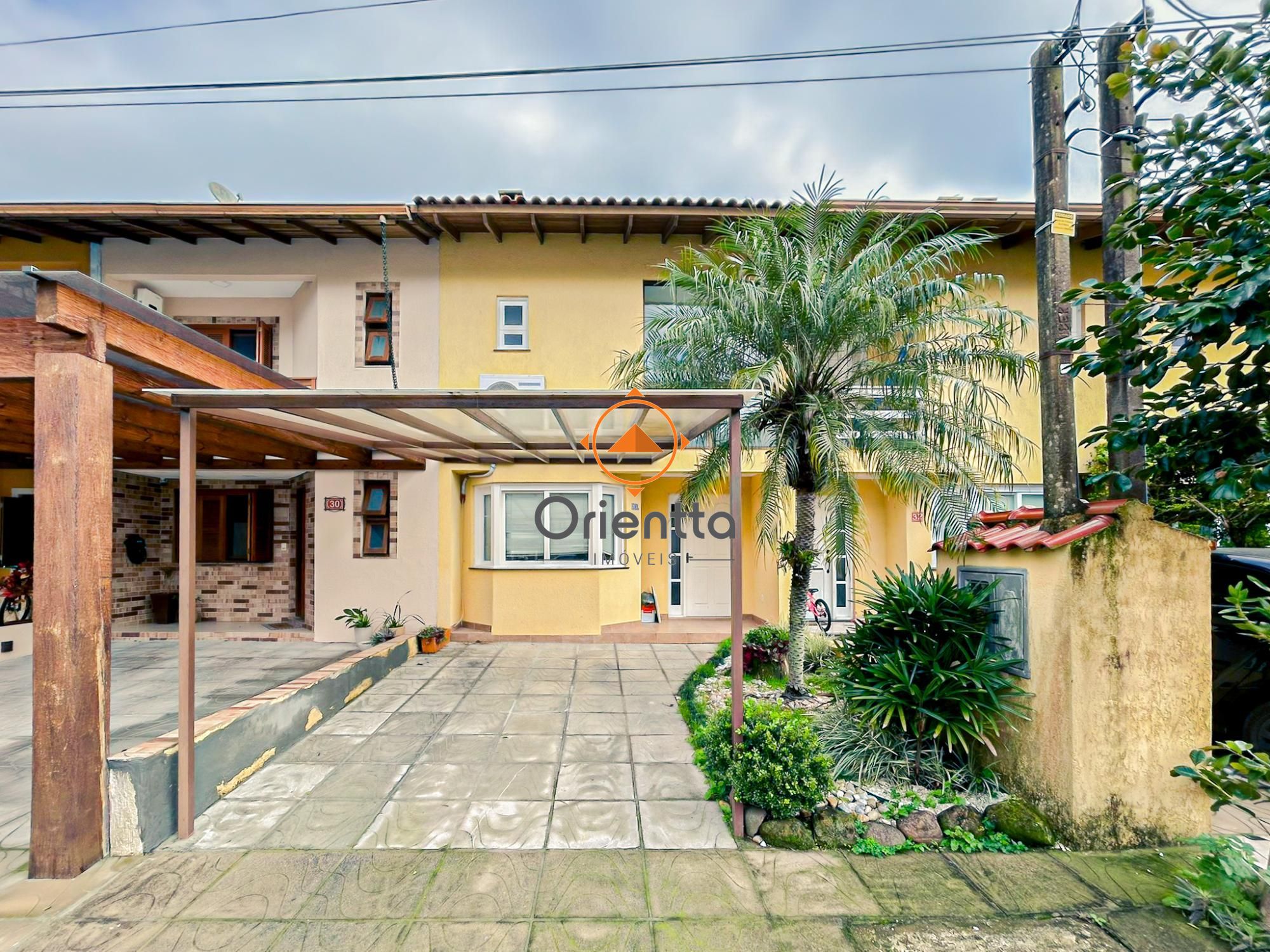 Casa de Condomínio, 3 dormitórios no bairro Hípica em Porto Alegre para Comprar