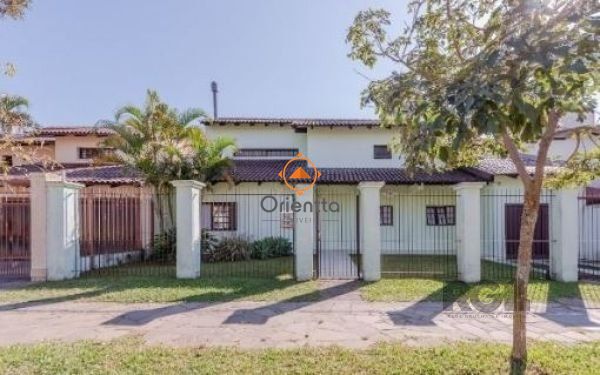Casa com 600m², 4 dormitórios no bairro Aberta dos Morros em Porto Alegre para Comprar