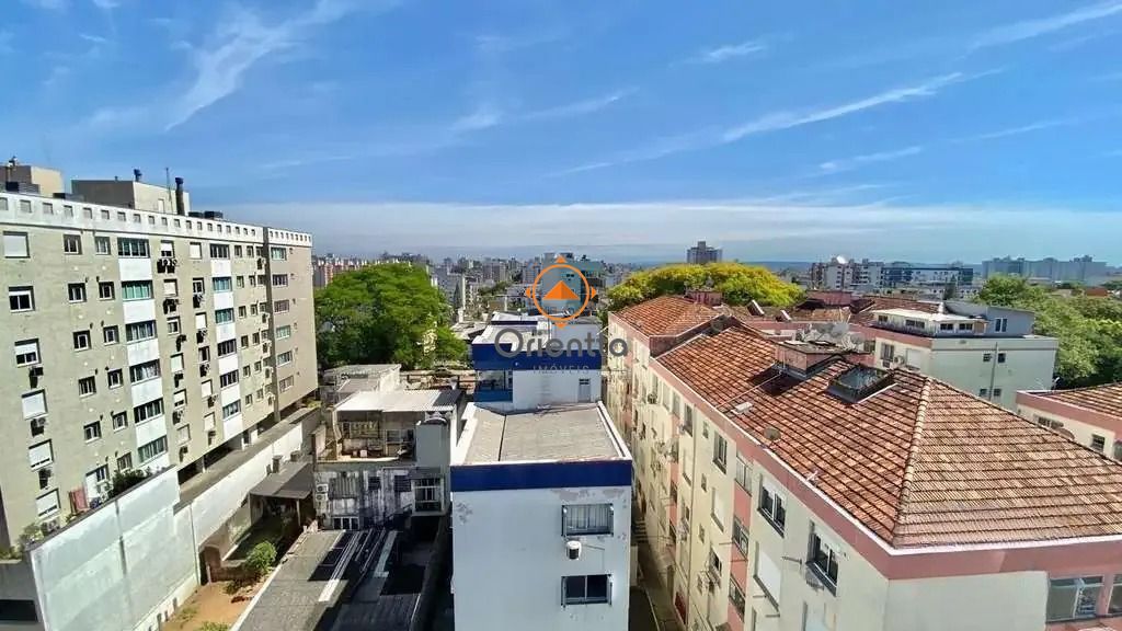 Cobertura, 2 dormitórios no bairro Passo da Areia em Porto Alegre para Comprar