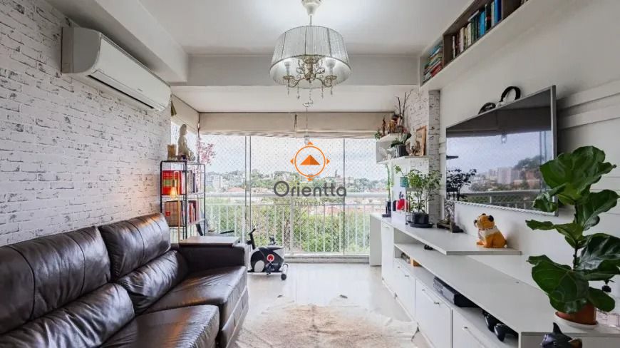 Apartamento, 2 dormitórios no bairro Jardim Lindóia em Porto Alegre para Comprar