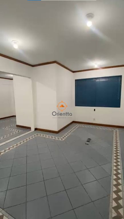 Sala Comercial, 1 dormitório no bairro Passo da Areia em Porto Alegre para Comprar