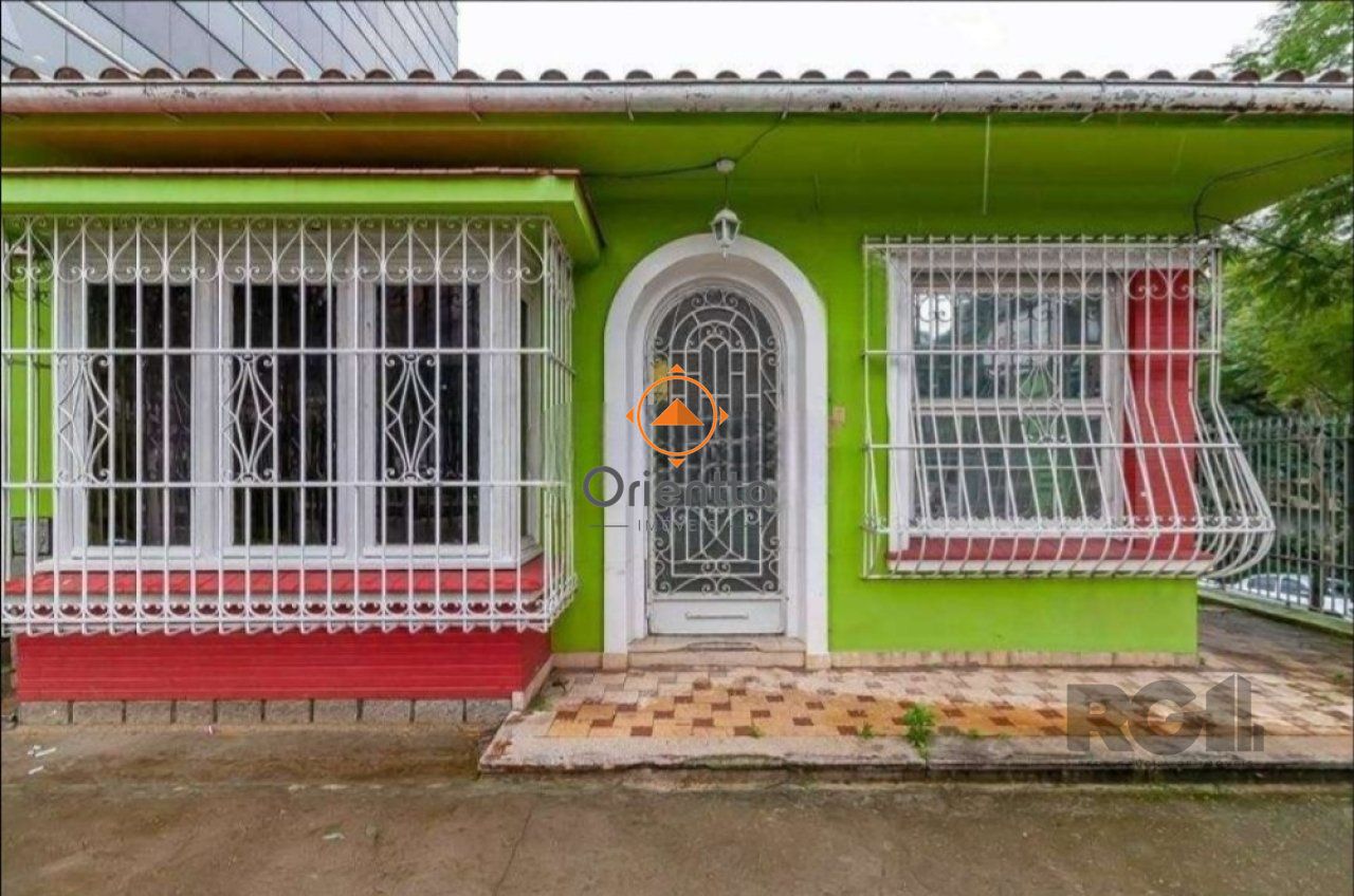 Casa Comercial com 320m² no bairro São João em Porto Alegre para Comprar
