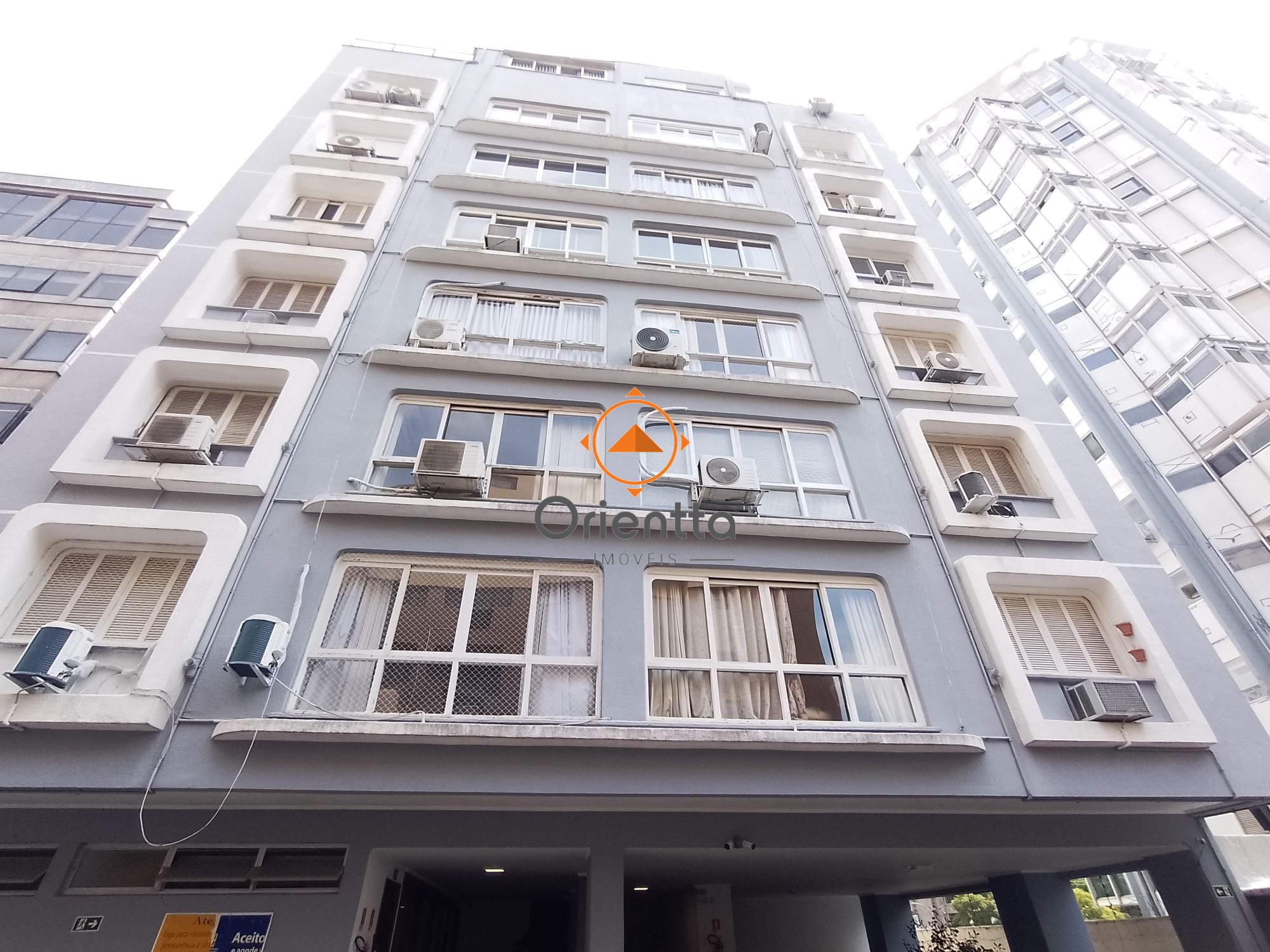 Apartamento, 2 dormitórios no bairro Moinhos de Vento em Porto Alegre para Comprar