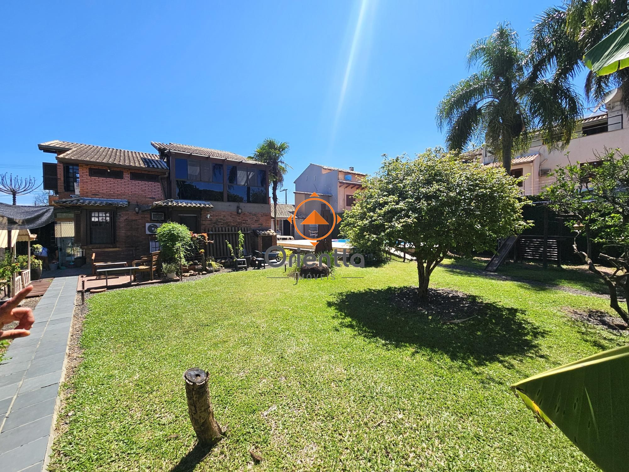 Casa, 3 dormitórios no bairro Guarujá em Porto Alegre para Comprar