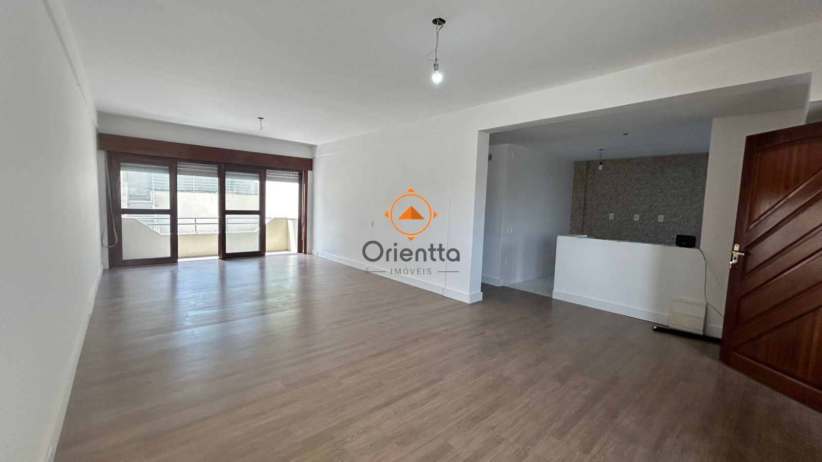 Apartamento, 1 dormitório no bairro Medianeira em Porto Alegre para Comprar
