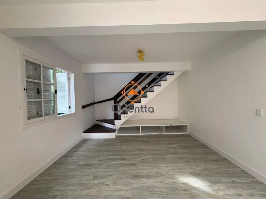 Casa, 3 dormitórios no bairro Nonoai em Porto Alegre para Comprar