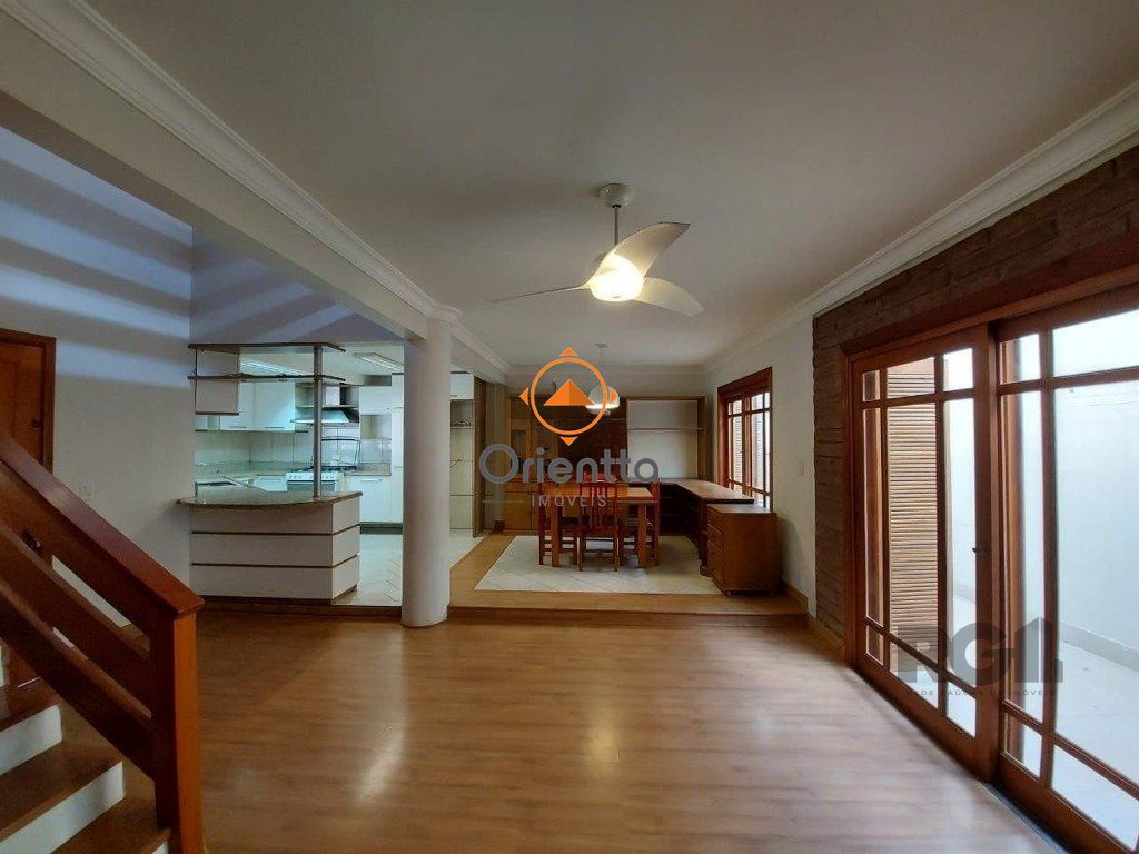 Casa com 161m², 2 dormitórios no bairro Jardim Leopoldina em Porto Alegre para Comprar