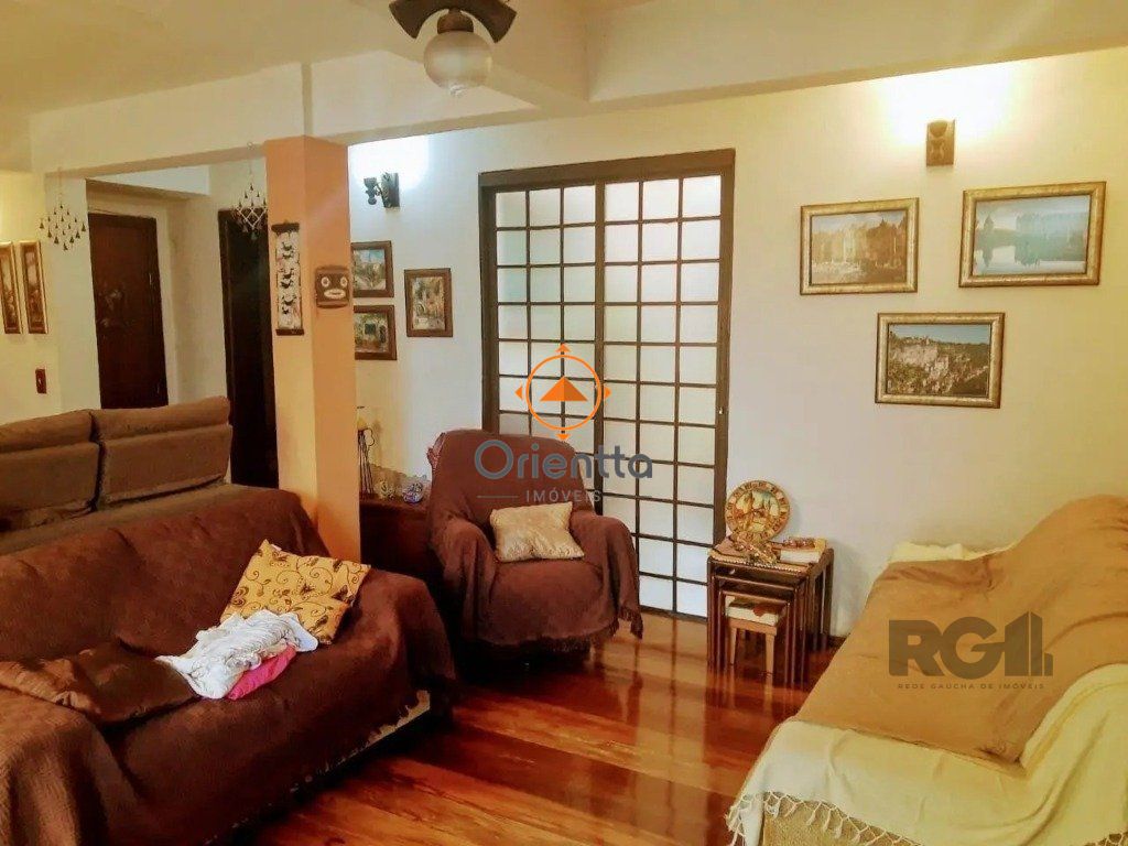 Casa com 340m², 3 dormitórios no bairro Tristeza em Porto Alegre para Comprar