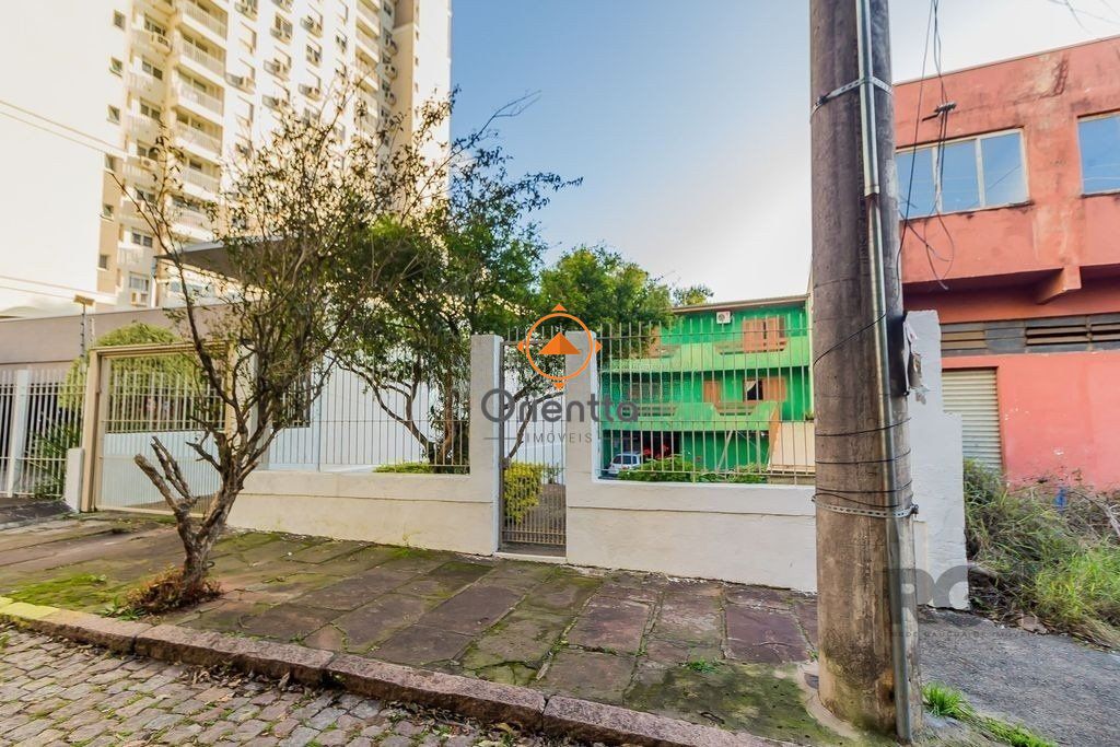 Casa, 5 dormitórios no bairro Cristo Redentor em Porto Alegre para Comprar