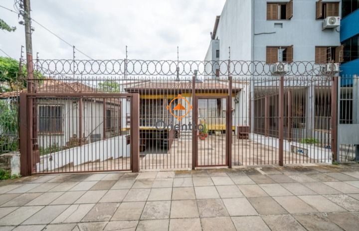 Casa, 3 dormitórios no bairro Teresópolis em Porto Alegre para Comprar