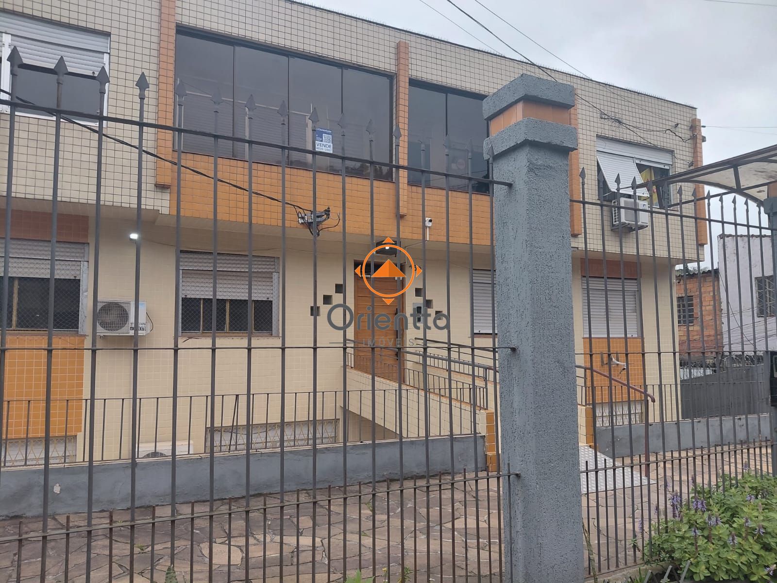 Apartamento, 2 dormitórios no bairro Medianeira em Porto Alegre para Comprar