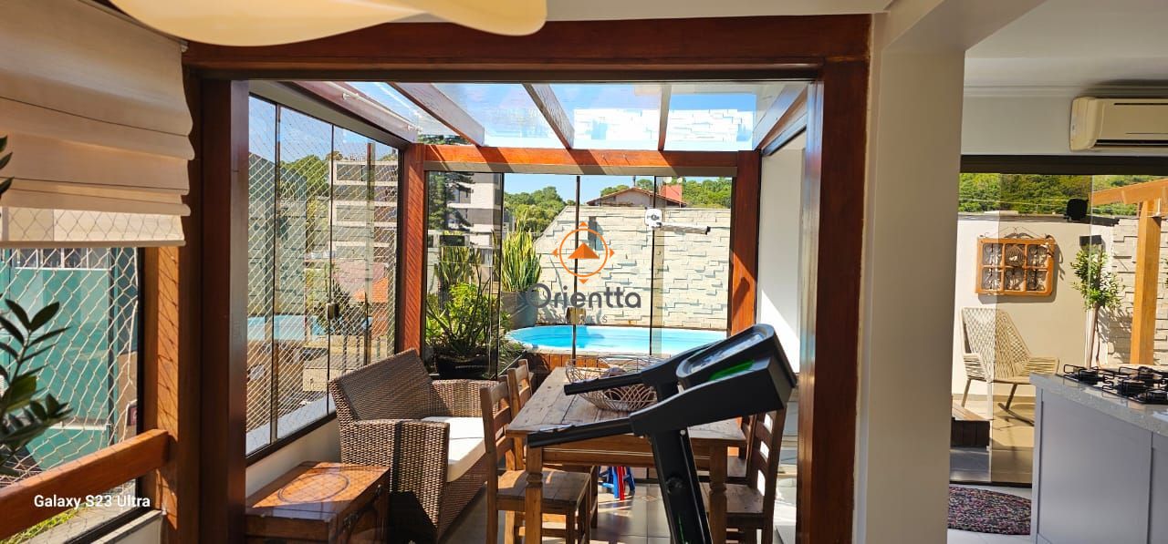 Cobertura, 2 dormitórios no bairro Passo da Areia em Porto Alegre para Comprar