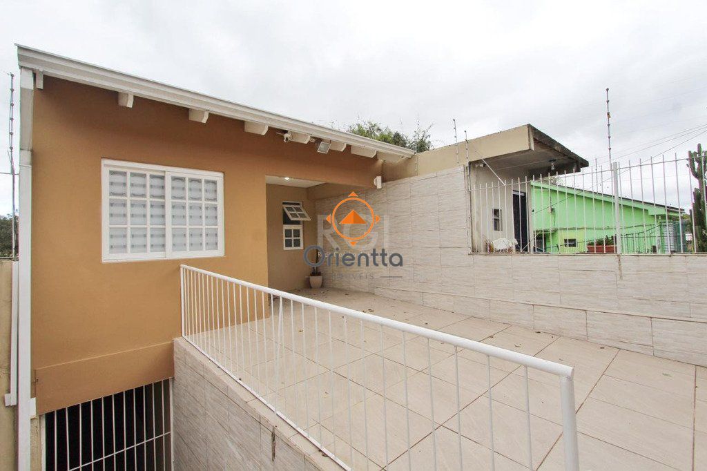 Casa com 198m², 2 dormitórios no bairro Medianeira em Porto Alegre para Comprar