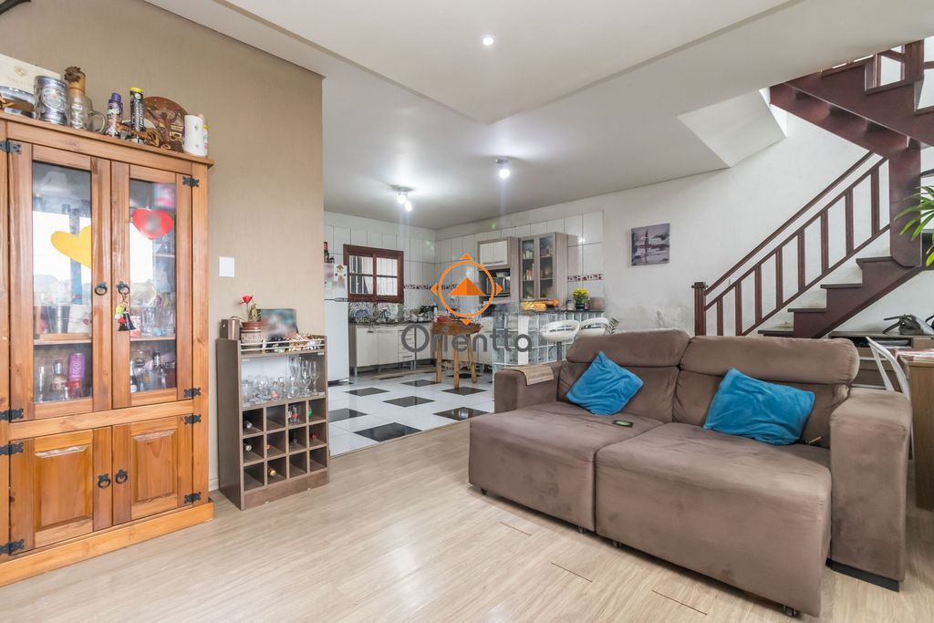 Casa, 6 dormitórios no bairro Vila Nova em Porto Alegre para Comprar