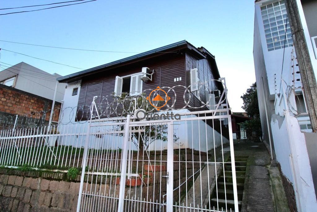 Casa com 90m², 5 dormitórios no bairro Teresópolis em Porto Alegre para Comprar