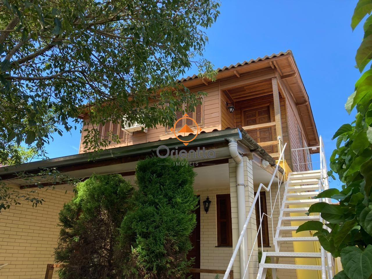 Casa, 3 dormitórios no bairro Cavalhada em Porto Alegre para Comprar